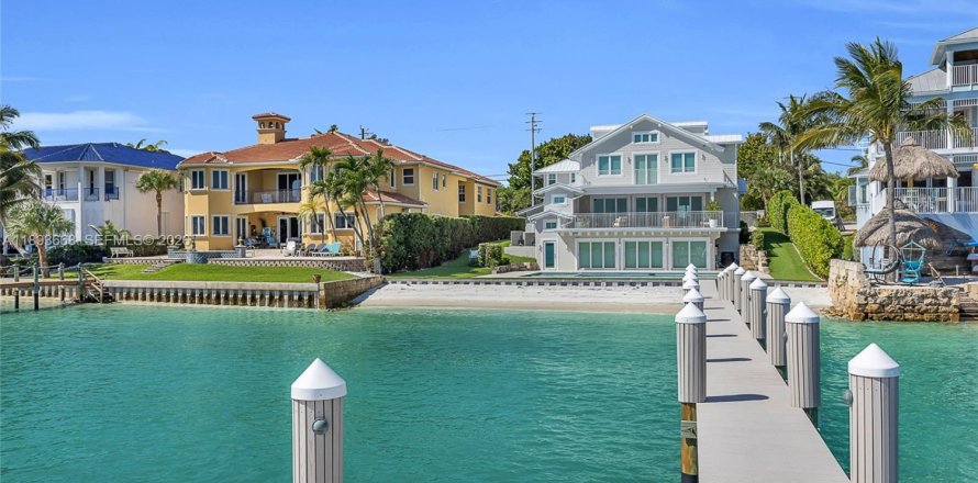 House in Jupiter, Florida 6 bedrooms, 448.07 sq.m. № 2169835