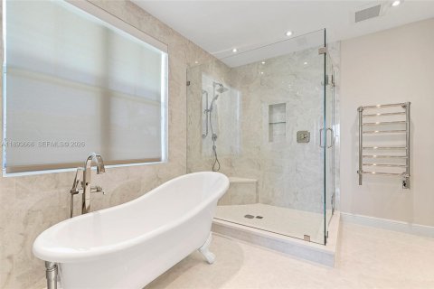 House in Jupiter, Florida 6 bedrooms, 448.07 sq.m. № 2169835 - photo 23