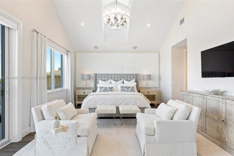 House in Jupiter, Florida 6 bedrooms, 448.07 sq.m. № 2169835 - photo 18