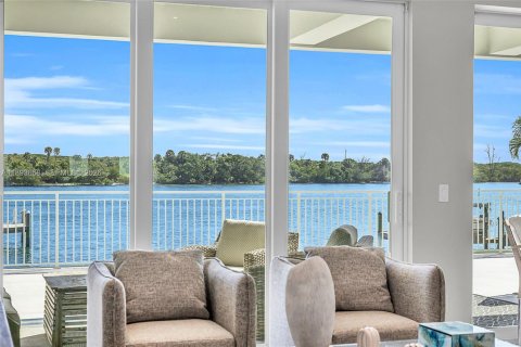 House in Jupiter, Florida 6 bedrooms, 448.07 sq.m. № 2169835 - photo 17