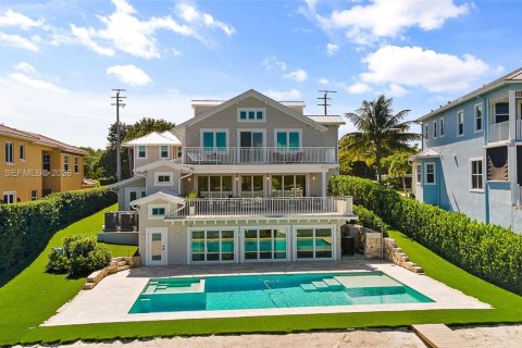 House in Jupiter, Florida 6 bedrooms, 448.07 sq.m. № 2169835 - photo 5
