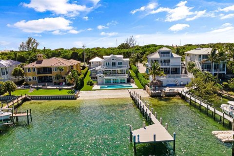 House in Jupiter, Florida 6 bedrooms, 448.07 sq.m. № 2169835 - photo 27