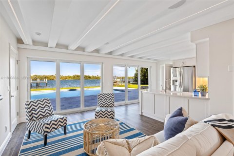 House in Jupiter, Florida 6 bedrooms, 448.07 sq.m. № 2169835 - photo 28