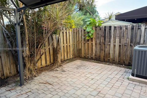 Touwnhouse à louer à Hialeah, Floride: 3 chambres, 126.35 m2 № 1990338 - photo 11