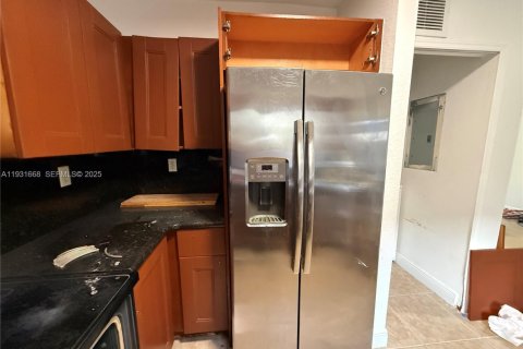 Touwnhouse à louer à Hialeah, Floride: 3 chambres, 126.35 m2 № 1990338 - photo 7