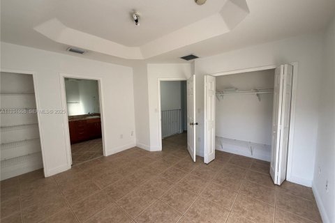 Touwnhouse à louer à Hialeah, Floride: 3 chambres, 126.35 m2 № 1990338 - photo 17