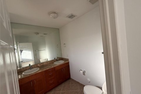 Touwnhouse à louer à Hialeah, Floride: 3 chambres, 126.35 m2 № 1990338 - photo 19