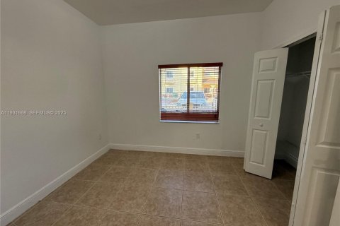 Touwnhouse à louer à Hialeah, Floride: 3 chambres, 126.35 m2 № 1990338 - photo 8