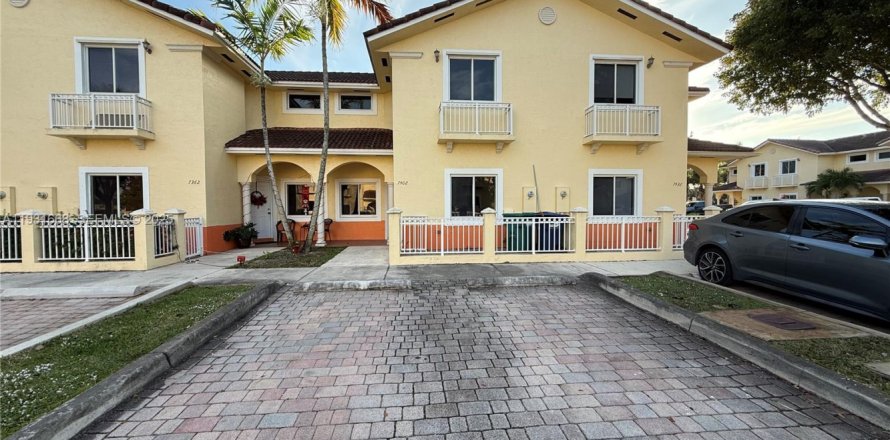 Touwnhouse à Hialeah, Floride 3 chambres, 126.35 m2 № 1990338