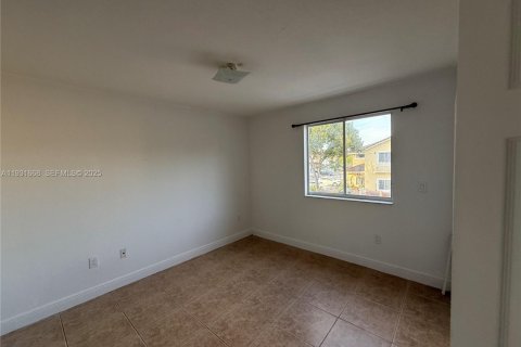 Touwnhouse à louer à Hialeah, Floride: 3 chambres, 126.35 m2 № 1990338 - photo 15