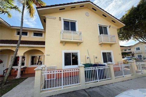 Touwnhouse à louer à Hialeah, Floride: 3 chambres, 126.35 m2 № 1990338 - photo 3