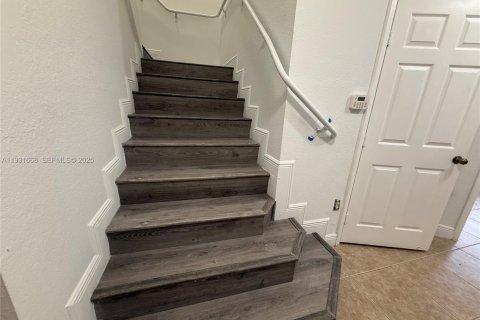 Touwnhouse à louer à Hialeah, Floride: 3 chambres, 126.35 m2 № 1990338 - photo 12