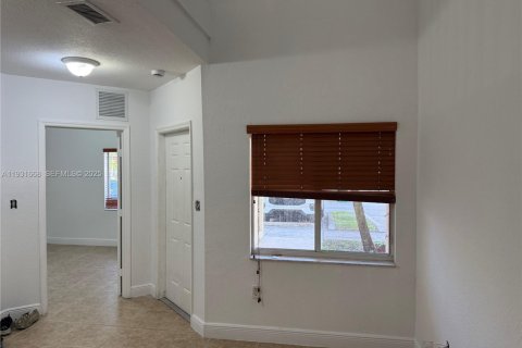 Touwnhouse à louer à Hialeah, Floride: 3 chambres, 126.35 m2 № 1990338 - photo 5