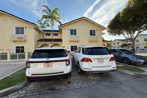 Touwnhouse à louer à Hialeah, Floride: 3 chambres, 126.35 m2 № 1990338 - photo 2
