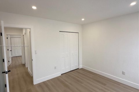 House in Hialeah, Florida 3 bedrooms, 131.92 sq.m. № 1865586 - photo 8