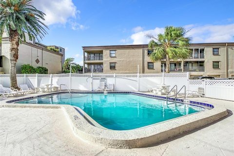 Copropriété à vendre à Indian Rocks Beach, Floride: 2 chambres, 98.01 m2 № 2097154 - photo 25
