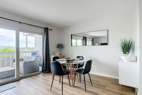 Copropriété à vendre à Indian Rocks Beach, Floride: 2 chambres, 98.01 m2 № 2097154 - photo 9