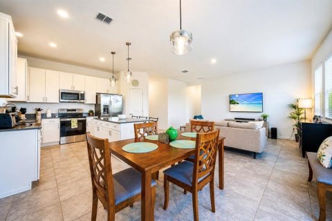 Casa en alquiler en Winter Haven, Florida, 4 dormitorios, 172.15 m2 № 2096043 - foto 5