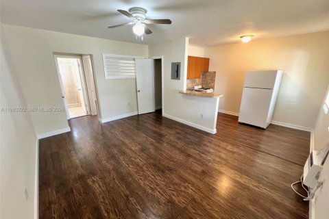 Снять в аренду квартиру в Майами, Флорида 1 спальня, № 2046476 - фото 2