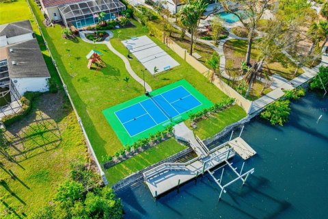 House in Tampa, Florida 5 bedrooms, 402.92 sq.m. № 2210783