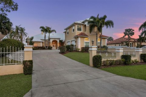 Casa en venta en Tampa, Florida, 5 dormitorios, 402.92 m2 № 2210783 - foto 2