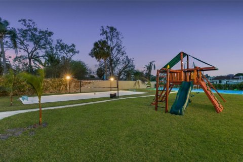 Casa en venta en Tampa, Florida, 5 dormitorios, 402.92 m2 № 2210783 - foto 9