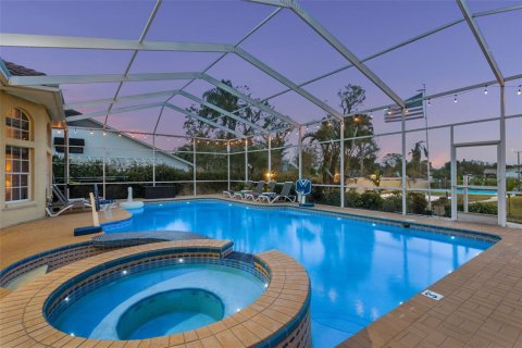 Casa en venta en Tampa, Florida, 5 dormitorios, 402.92 m2 № 2210783 - foto 3