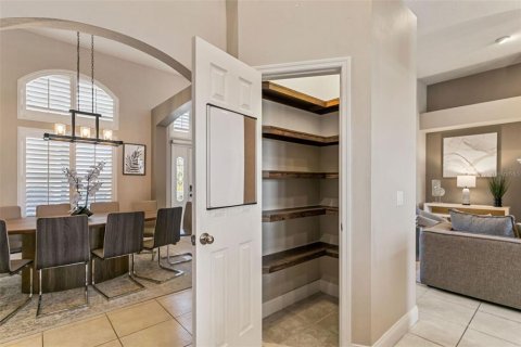 Casa en venta en Tampa, Florida, 5 dormitorios, 402.92 m2 № 2210783 - foto 23