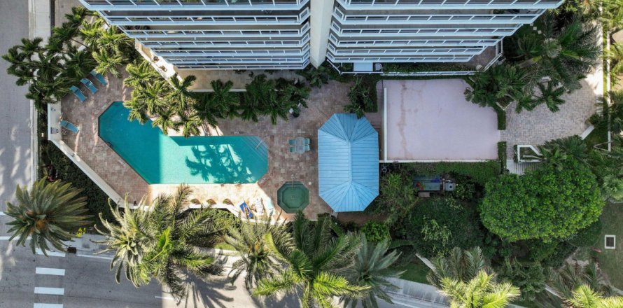 Condominio en West Palm Beach, Florida, 2 dormitorios  № 1074584