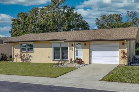 House in Clearwater, Florida 2 bedrooms, 76.37 sq.m. № 2290558
