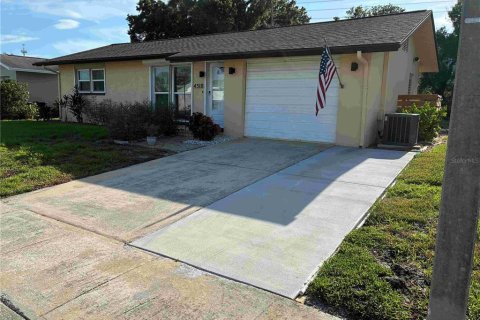 House in Clearwater, Florida 2 bedrooms, 76.37 sq.m. № 2290558 - photo 2