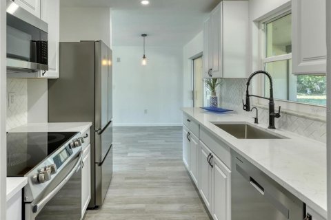 House in Clearwater, Florida 2 bedrooms, 76.37 sq.m. № 2290558 - photo 8