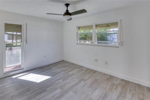 House in Clearwater, Florida 2 bedrooms, 76.37 sq.m. № 2290558 - photo 12