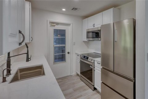House in Clearwater, Florida 2 bedrooms, 76.37 sq.m. № 2290558 - photo 7