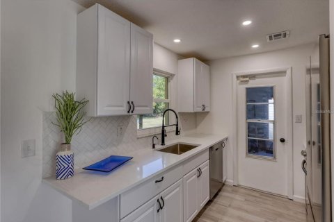 House in Clearwater, Florida 2 bedrooms, 76.37 sq.m. № 2290558 - photo 6