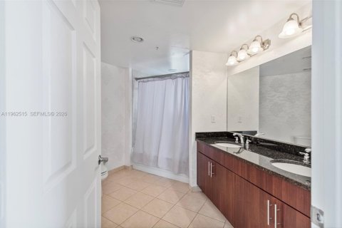 Condo in Palm Beach Gardens, Florida, 3 bedrooms № 2030951 - photo 9