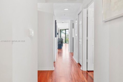 Condo in Palm Beach Gardens, Florida, 3 bedrooms № 2030951 - photo 11