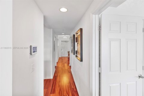 Condo in Palm Beach Gardens, Florida, 3 bedrooms № 2030951 - photo 19