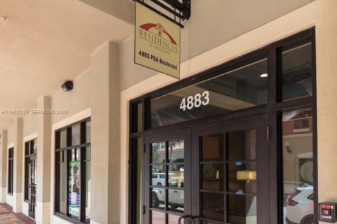 Condo in Palm Beach Gardens, Florida, 3 bedrooms № 2030951 - photo 26