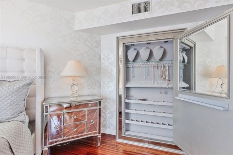 Condo in Palm Beach Gardens, Florida, 3 bedrooms № 2030951 - photo 7