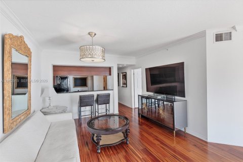 Condo in Palm Beach Gardens, Florida, 3 bedrooms № 2030951 - photo 2