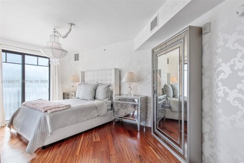 Condo in Palm Beach Gardens, Florida, 3 bedrooms № 2030951 - photo 5