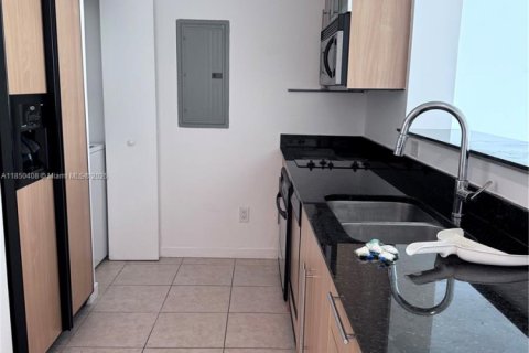 Condominio en alquiler en Miami, Florida, 47.1 m2 № 1957657 - foto 2