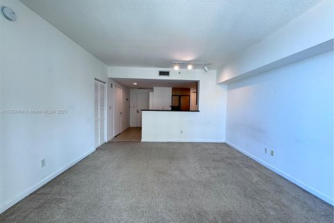 Condominio en alquiler en Miami, Florida, 47.1 m2 № 1957657 - foto 4