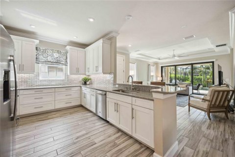 House in Sarasota, Florida 2 bedrooms, 156.26 sq.m. № 1761976 - photo 9