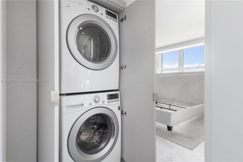 Condominio en venta en Miami Beach, Florida, 2 dormitorios, 105.91 m2 № 1854903 - foto 12