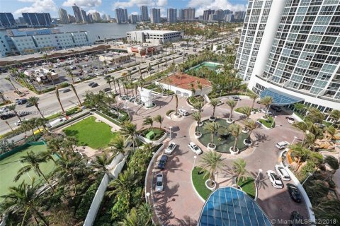 Condominio en alquiler en Sunny Isles Beach, Florida, 2 dormitorios, 116.13 m2 № 2009526 - foto 19