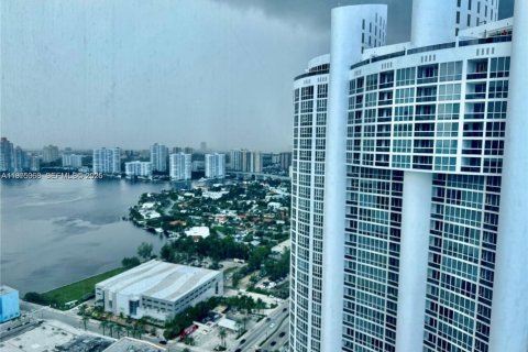 Condominio en alquiler en Sunny Isles Beach, Florida, 2 dormitorios, 116.13 m2 № 2009526 - foto 16