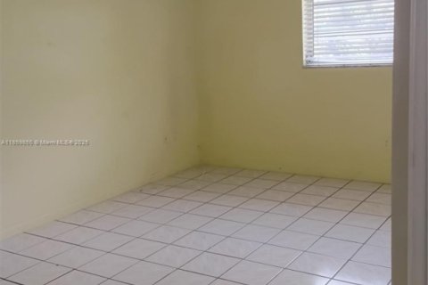 Снять в аренду квартиру в Холливуд, Флорида 1 спальня, 544.78м2, № 1888333 - фото 6