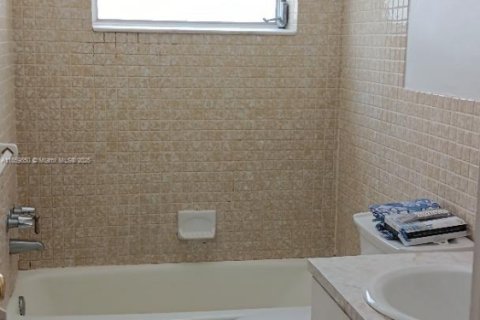 Снять в аренду квартиру в Холливуд, Флорида 1 спальня, 544.78м2, № 1888333 - фото 8